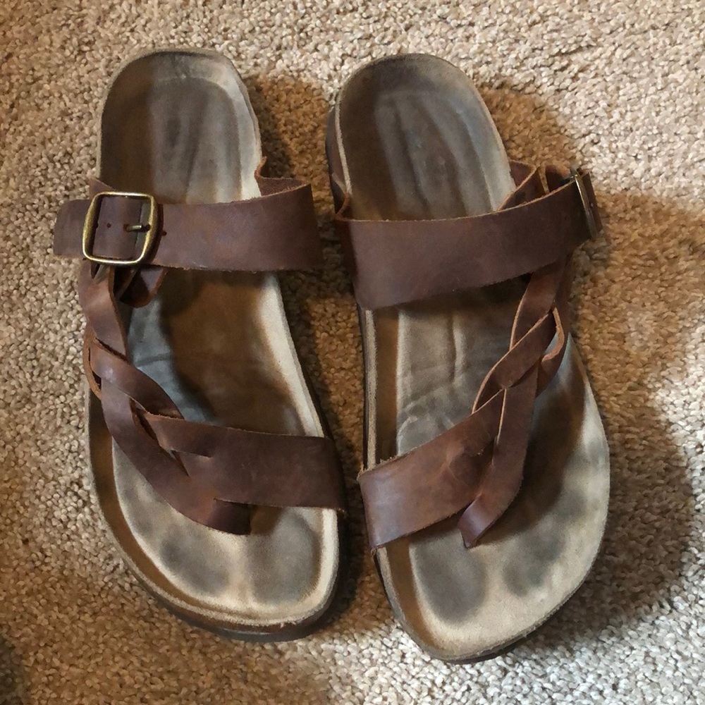 White Mountain sandals